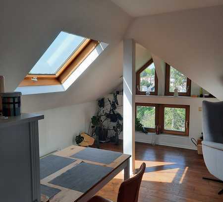Traumhaft schöne Dachgeschoß- Altbauwohnung!