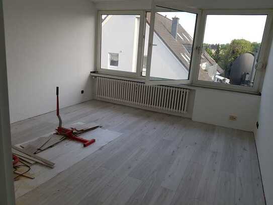 Helle 2-Zimmer-Wohnung in bester Lage mit Auto-Stellplatz