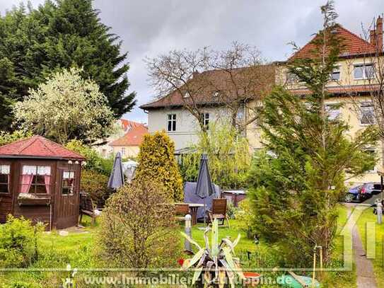 Stadtvilla (3WE) mit großem Garten nahe dem Neuruppiner Zentrum. DG ist frei. Teilerwerb möglich!