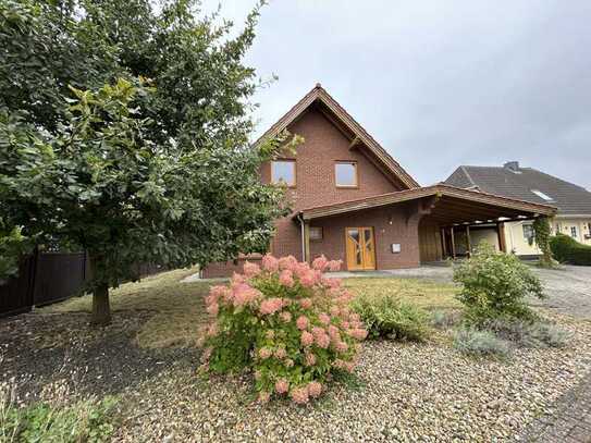 Groß Ilsede / Familientraum - Großzügiges Einfamilienhaus mit Kamin und Carport