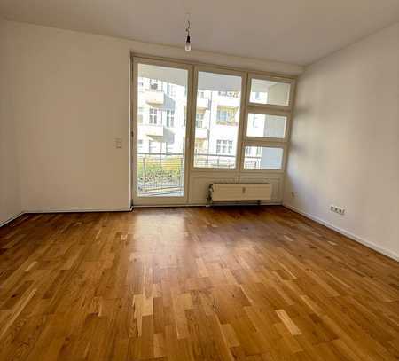 Helles WG-Zimmer in Spandau mit großem Balkon - Ab Mitte März