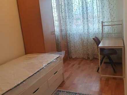 Preiswerte Ein Zimmer in einer Drei-Zimmer-Wohnung in Eberswalde mit Anmeldung und Vertrag