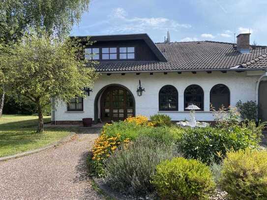 Geräumige, preiswerte und gepflegte 9-Raum-Villa mit luxuriöser Innenausstattung im Raum Coburg