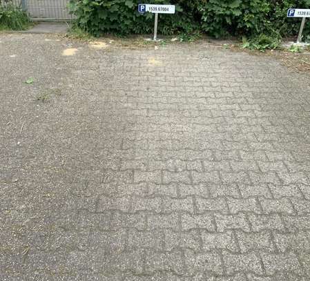 Parkplatz gesucht? Stellplatz in Mönchengladbach / Hardterbroich-Pesch ab sofort zu vermieten!