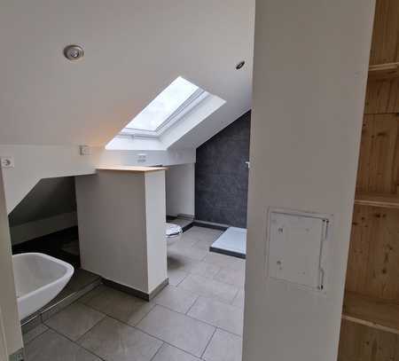 Exklusive, neuwertige 2-Raum-DG-Wohnung mit gehobener Innenausstattung in Schorndorf