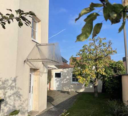 Helles, geräumiges Haus mit kleinem Garten