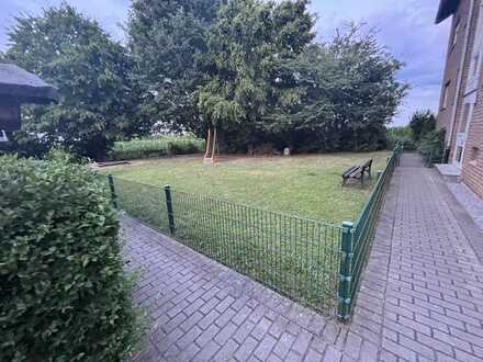 Stilvolle, renovierte Hochparterre 3-Zimmer-Wohnung mit Balkon in Rheinberg mit EBK