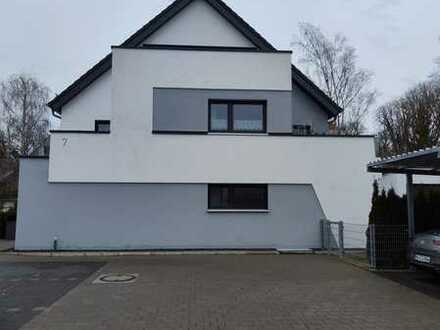 Verkauft wird eine schöne 101qm große Wohnung im Erdgeschoss mit priv.Garten u.Carport Stellplatz.