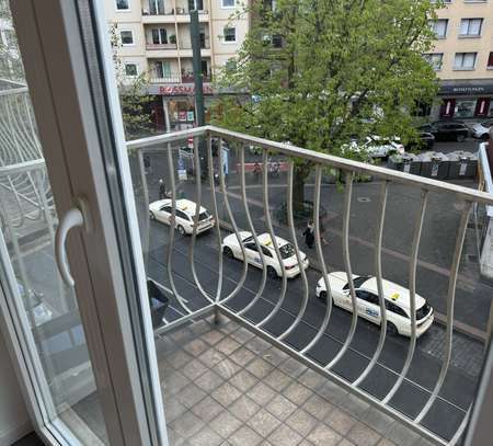 Erstbezug nach Sanierung: schöne, sehr helle, möblierte 2-Zimmer-Wohnung mit Einbauküche und Balkon