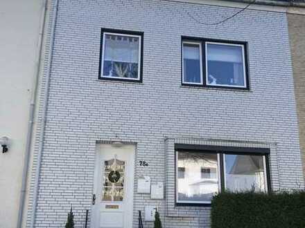 Vollständig renovierte 2,5 Raum Wohnung mit Balkon und Einbauküche in Bremen
