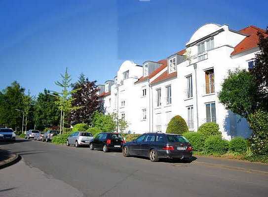 ETW mit Penthouscharakter in sehr guter Lage , als 3-5 Zimmerwohnung gestaltbar.