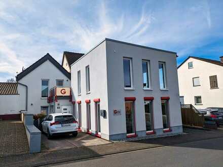 Moderne, helle Bürofläche mit Einbauküche und Besprechungsbereich in Königswinter-Ittenbach