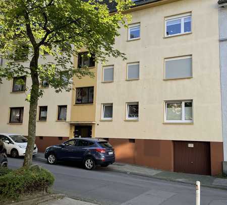 in ruhiger Seitenstraße zentral am Ostfriedhof-Gepflegte 3-Raum Dachgeschosswohnung