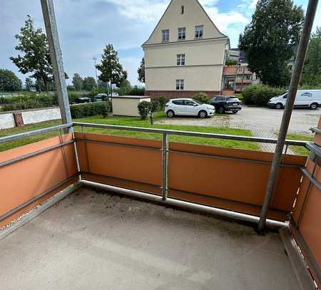 Großzügige und vermietete 2-Zimmer mit Laminat, Balkon und Wannenbad in guter Lage