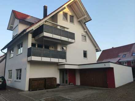 Schöne 3,5-Zimmer-Wohnung mit Balkon und Einbauküche in Riederich