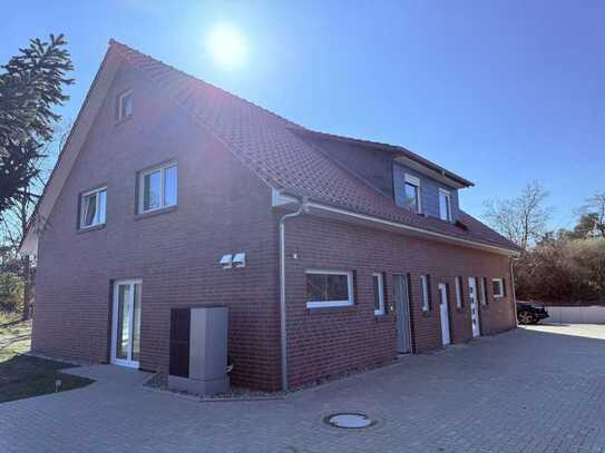 Moderne und hochwertige Doppelhaushälfte mit Terrasse, Garten, Carport etc.
