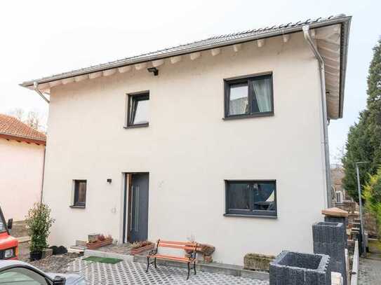 Modernes KfW 55 Einfamilienhaus mit Einliegerwohnung in ruhiger Lage!
