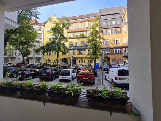 LEER*Gigantisch große Wohnung*6 Zimmer*Hochparterre Vorderhaus*Garage möglich