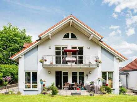 Mackenbach:
Sehr gepflegtes, freistehendes Einfamilienhaus in begehrter Wohnlage
