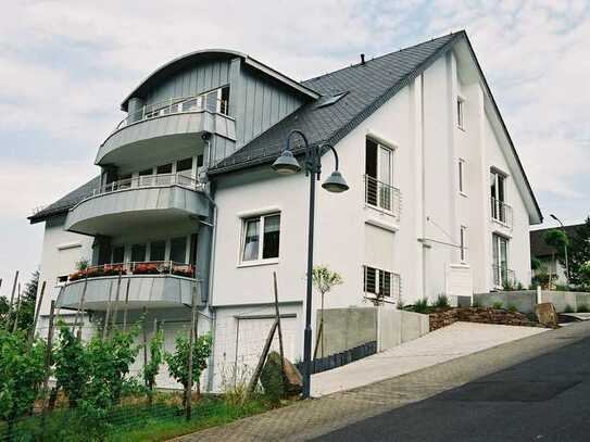 Gepflegte DG-Wohnung mit zweieinhalb Zimmern sowie Balkon in Cochem