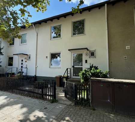 Renovierungsbedürftiges Reihenmittelhaus in ruhiger Lage von Bothfeld