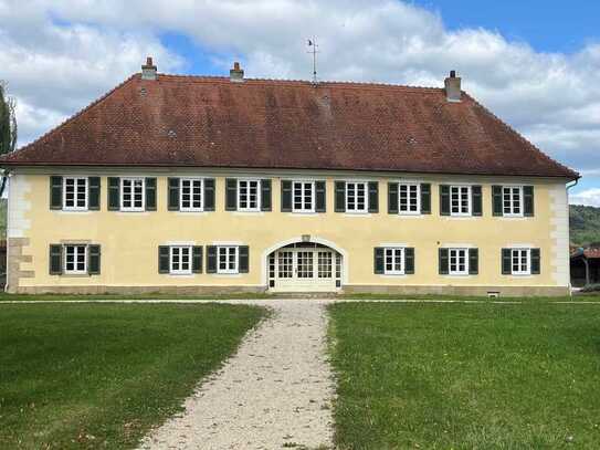 Repräsentatives Bürogebäude im Kilchberger Schlosspark