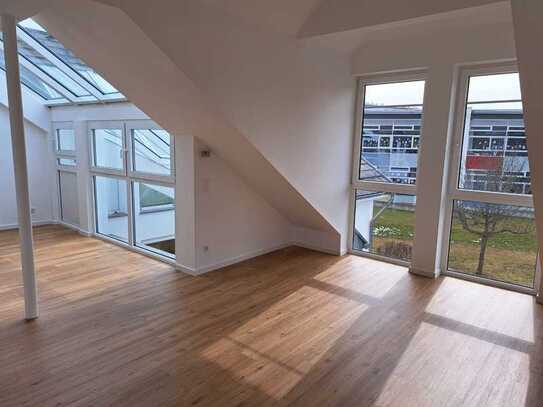 Sonnige, helle 3-Zimmer-Wohnung, 79qm, neue EBK, mit Balkon und Garage (TUT-Ost)