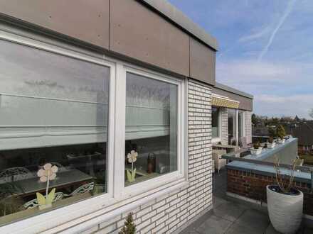 Bezugsfrei ab August : Kernsanierte Penthousewohnung mit Dachterrasse und Tiefgaragenstellplatz