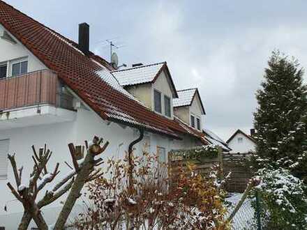 Freundliche 4-Zimmer-Dachgeschosswohnung mit Balkon in Gerolsbach