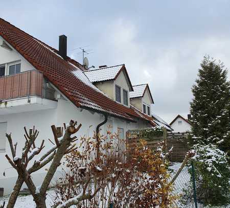 Freundliche 4-Zimmer-Dachgeschosswohnung mit Balkon in Gerolsbach