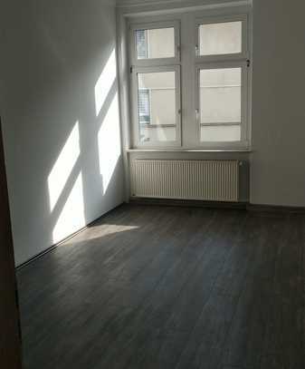 2,5 Zimmer KDB Balkon, mit Badewanne im sanierten Altbau in Hagen-Wehringhausen, Kultur Pelmke