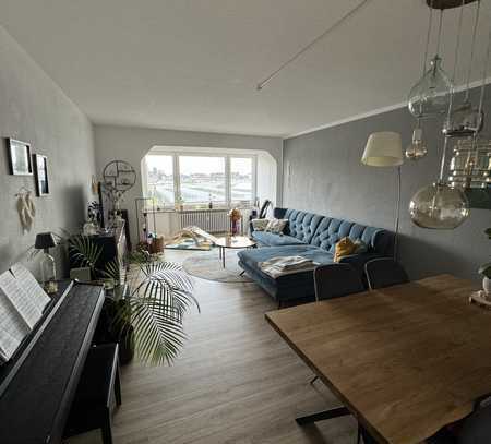 Geräumige 3-Zimmer Wohnung mit Balkon, Küche und Charme