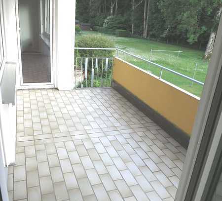 Große, helle 5 Zimmer Wohnung mit großer Wohnküche und großem Südbalkon plus eig. Gartenanteil