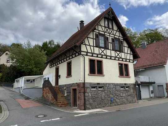 Schönes Fachwerkhaus, saniert, mit Werkstatt und Garage, neue Heizung, von privat