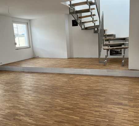 Erstbezug nach Dachgeschossausbau - moderne 2 Zimmer Wohnung