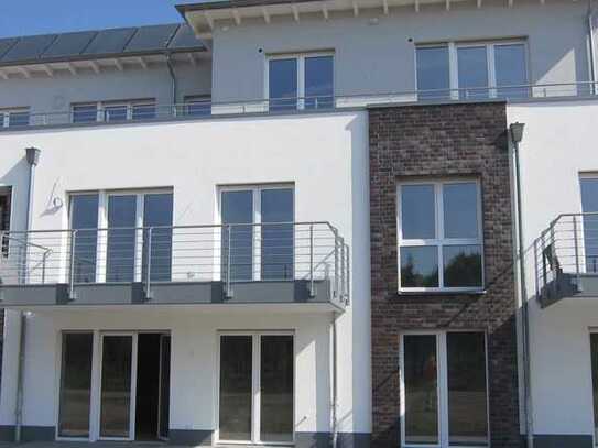 Attraktive und neuwertige 3-Raum-Erdgeschosswohnung mit geh. Innenausstattung mit Balkon und EBK