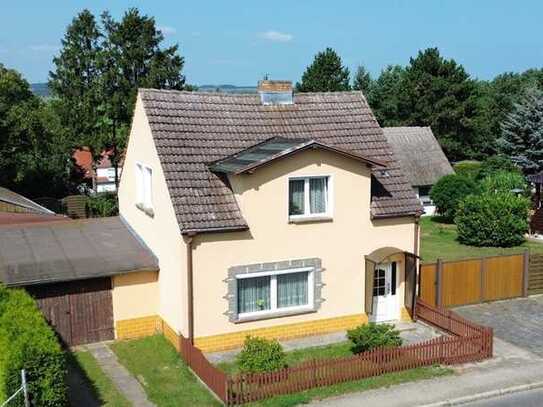 Familienidyll mit großem Grundstück, Garage und herrlichem Weitblick wartet auf Ihre Gestaltungsidee