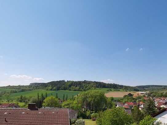 ohne Makler, 7-Zimmer-Doppelhaushälfte in Oberschüpf mit traumhafter Aussicht