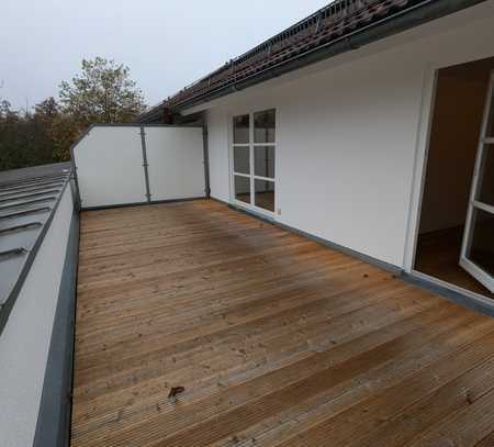 Neu sanierte 2-Zimmer-Wohnung mit großer Wohlfühlterrasse