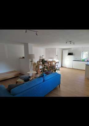 Neuwertige 3 Zimmerwohnung mit Balkon, Garten und EBK