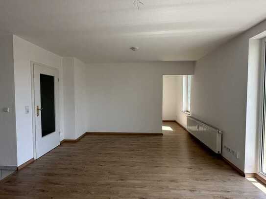 *** Schöne 1,5-Zimmer mit Balkon, Laminat und Abstellraum! ***