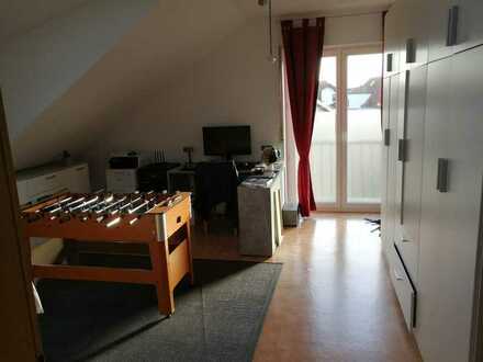 Sehr schöne 3-Zimmer-DG-Wohnung mit Balkon in Riedstadt