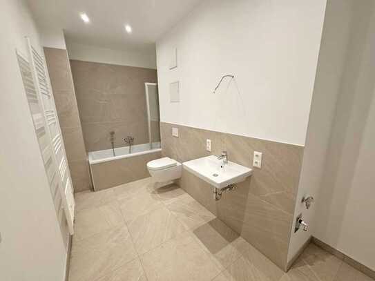 Ihre neue Wohnung wartet auf Sie! Aus alt werde neu! Einbauküche, Bad mit Wanne, SP