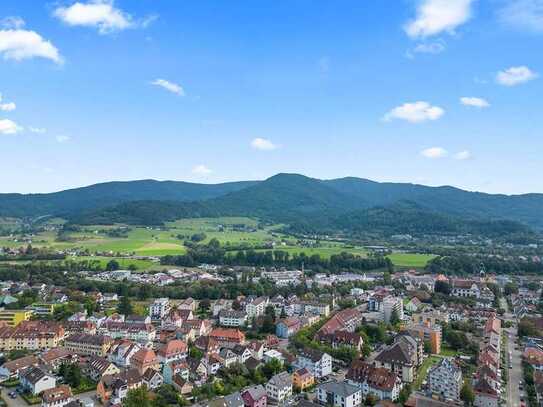 Weitblick bis zum Kandel
Einfamilienhaus mit Einliegerwohnung - bezugsfrei