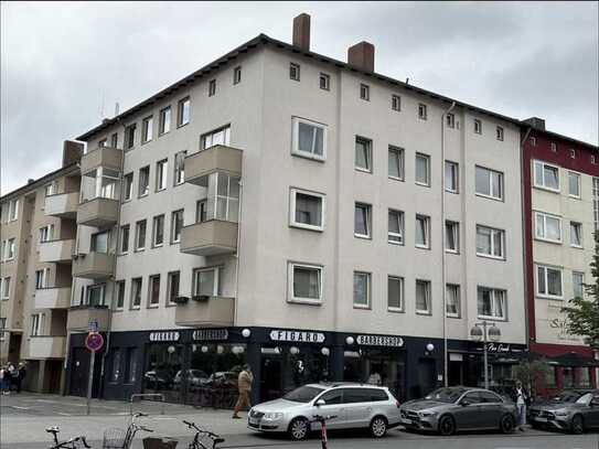 Mitte: Renovierte 3-Zimmer-Wohnung mit Balkon und EBK - ideal für WG