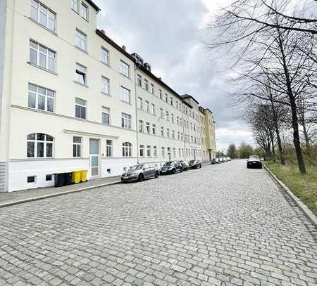 2-Raum-Wohnung mit Badewanne UND Dusche + Balkon!