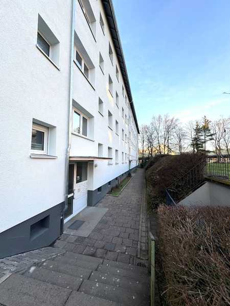 Provisionsfreie 4-Zimmer-EG-Wohnung mit Balkon in Frankfurt-Ginnheim – auch renoviert erhältlich