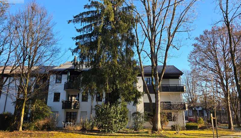 2-Zimmer-Wohnung mit Balkon in schöner Grünanlage