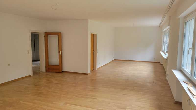                                                               Gro&szlig;z&uuml;gige Wohnung am Gr&uuml;ng&uuml;rtel - Erstbezug nach Sanierung                                                       in Rosenhöhe (Offenbach am Main)
