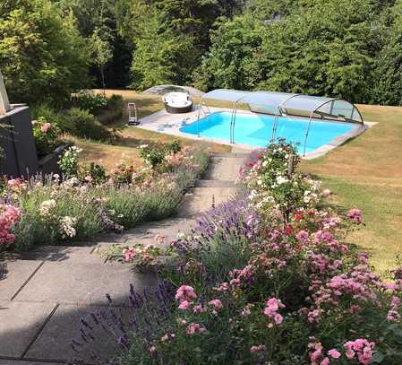 Villa auf großem Grundstück mit traumhaftem Blick